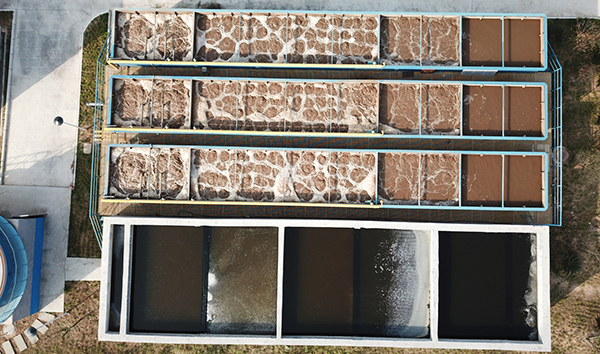 1758087724375273.jpg 工业园区污水航拍正上方.jpg